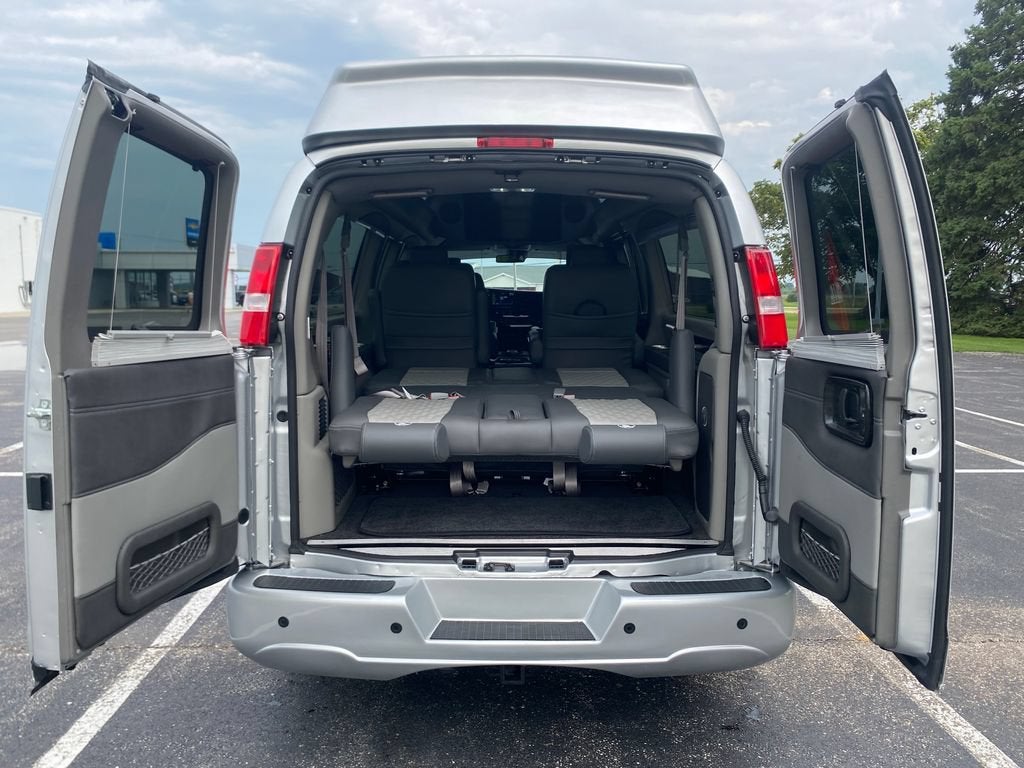 2025 Chevrolet Express Cargo WT