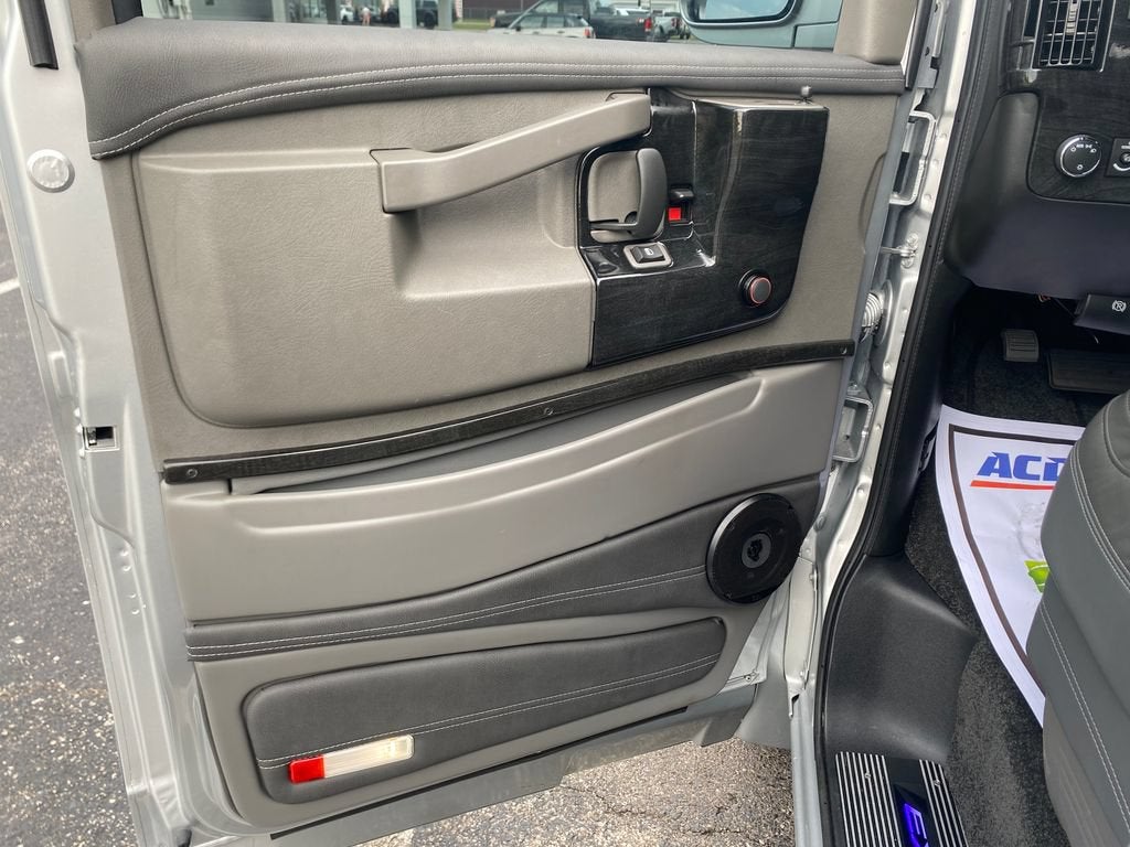2025 Chevrolet Express Cargo WT