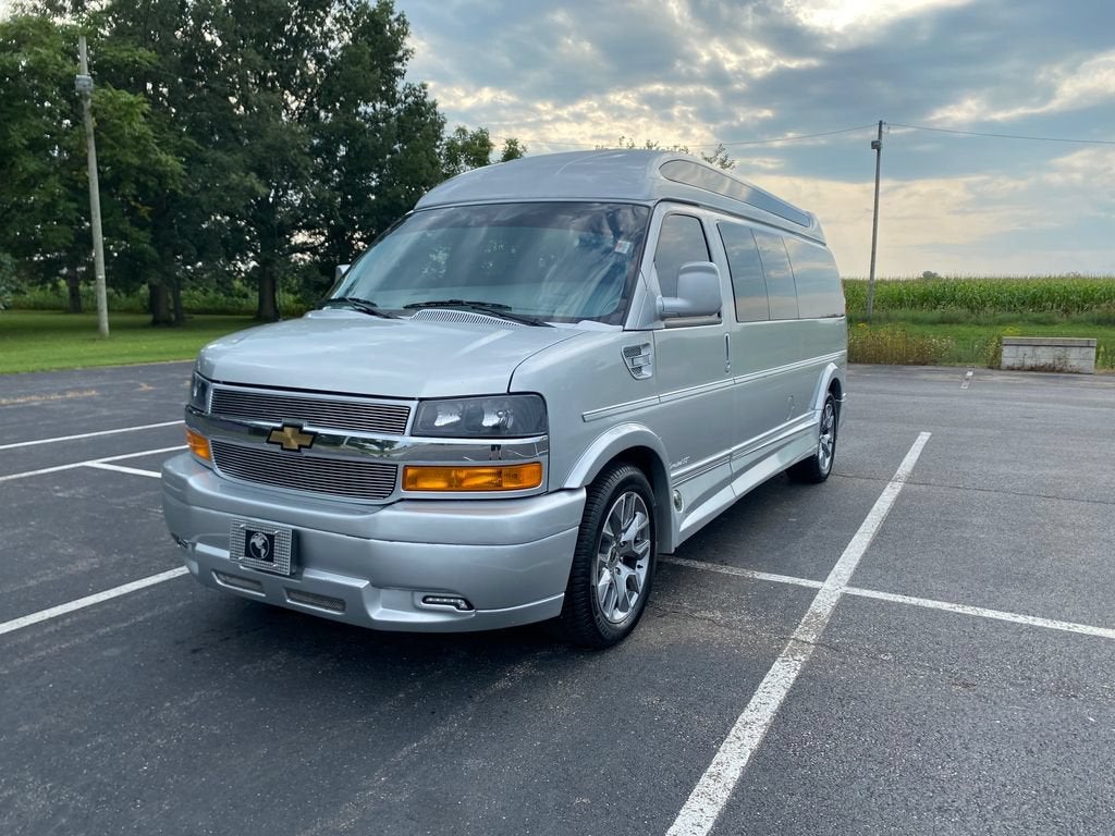 2025 Chevrolet Express Cargo WT