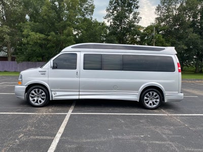 2025 Chevrolet Express Cargo WT