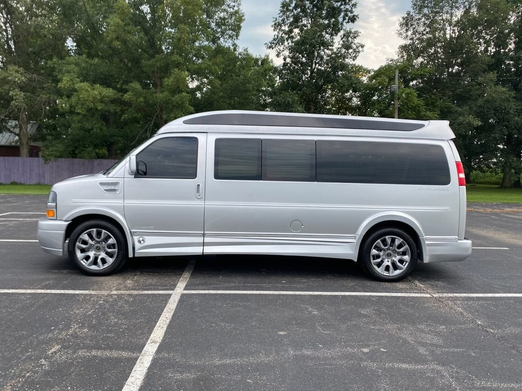 2025 Chevrolet Express Cargo WT
