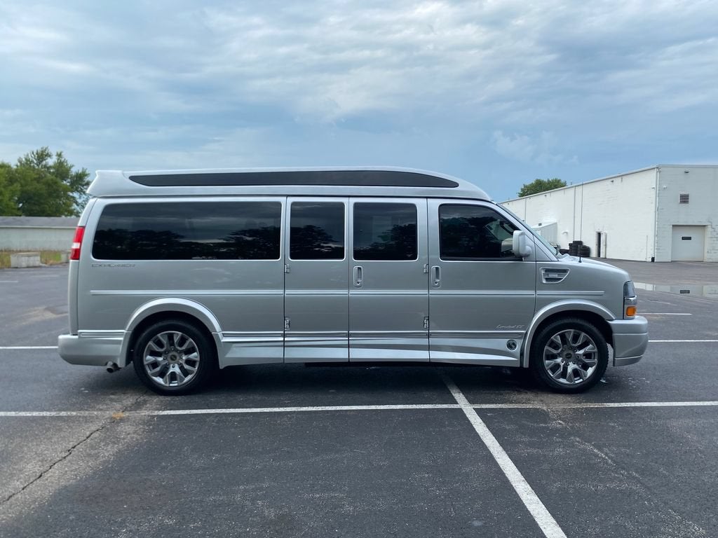 2025 Chevrolet Express Cargo WT