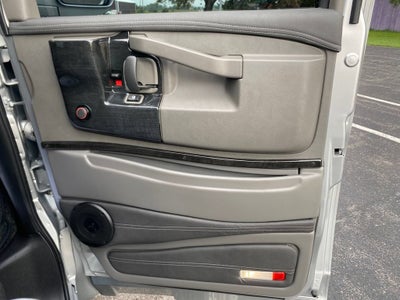 2025 Chevrolet Express Cargo WT