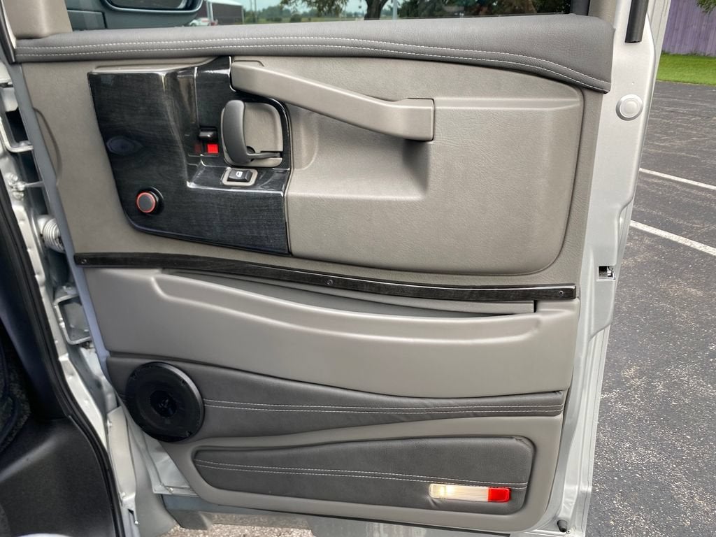 2025 Chevrolet Express Cargo WT