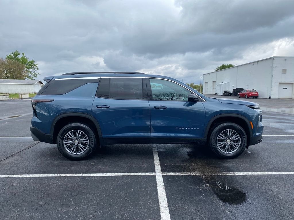 2024 Chevrolet Traverse LT