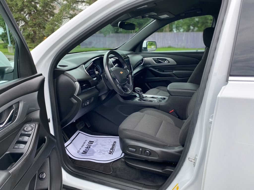 2022 Chevrolet Traverse LT Cloth