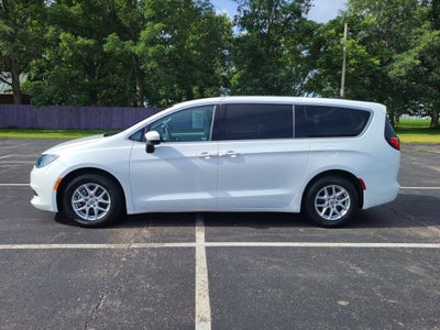2023 Chrysler Voyager LX