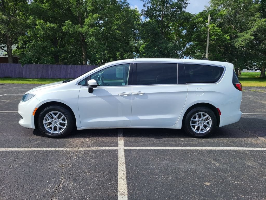 2023 Chrysler Voyager LX