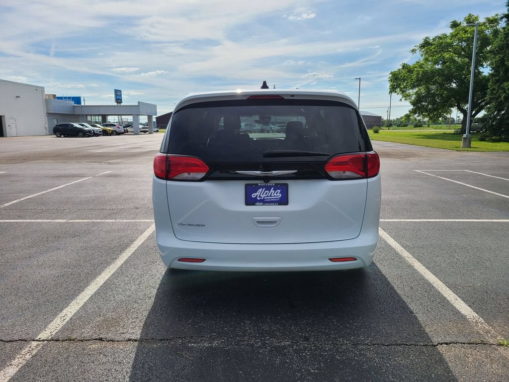 2023 Chrysler Voyager LX