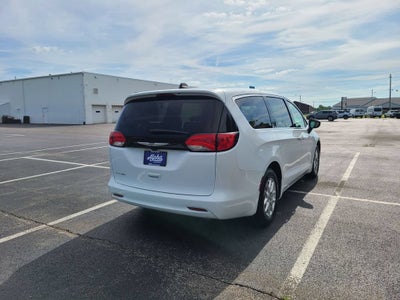 2023 Chrysler Voyager LX
