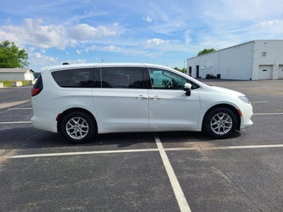2023 Chrysler Voyager LX