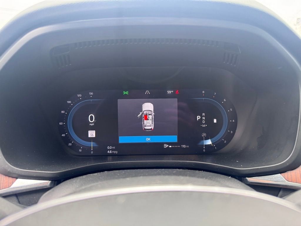 2023 Volvo XC60 Plus Dark Theme